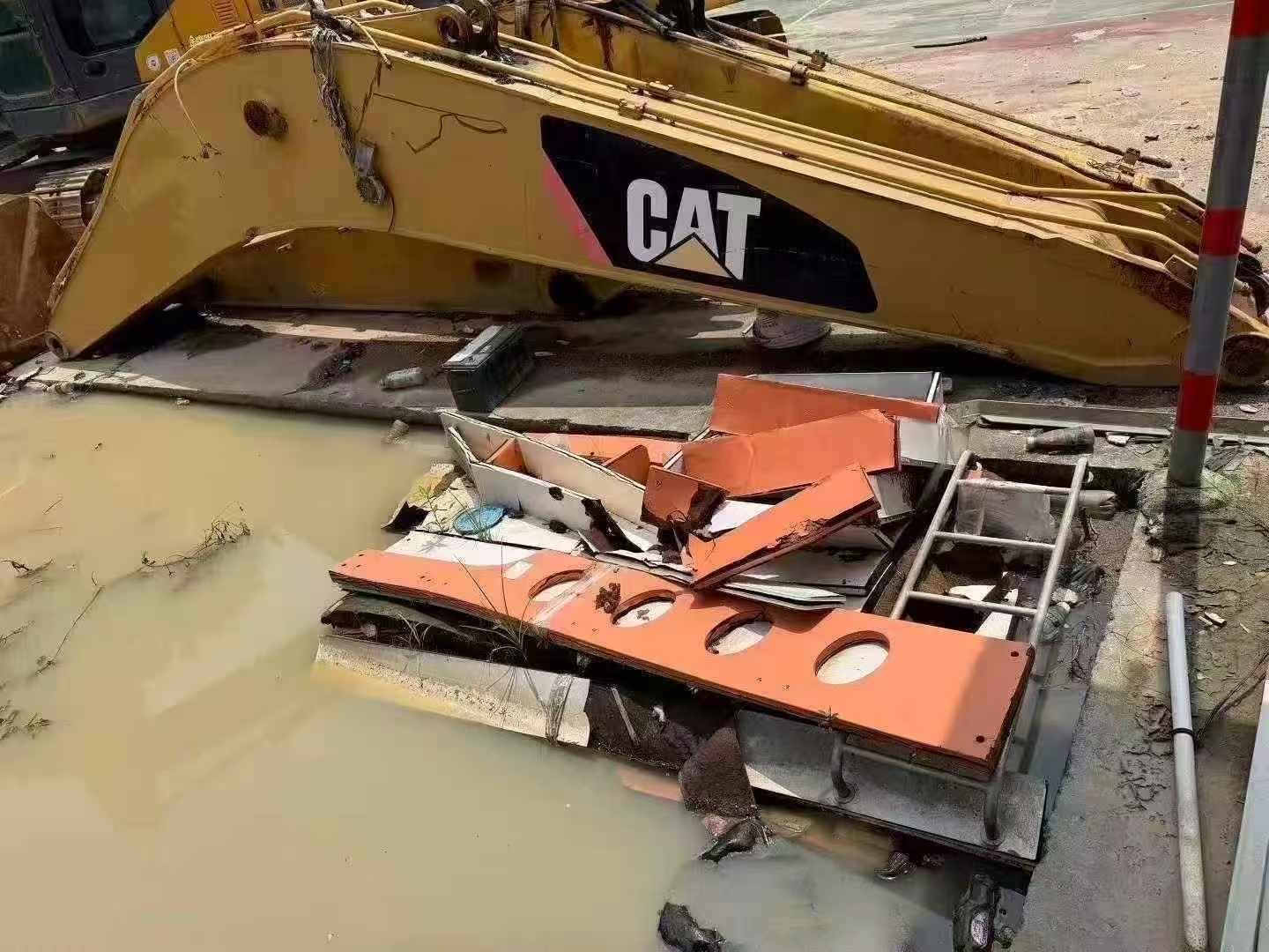 Buy Caterpillar 320D Used Excavator / 2