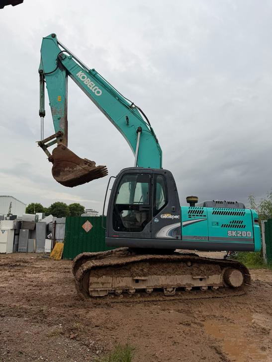 Buy Kobelco SK200 Used Excavator / 1