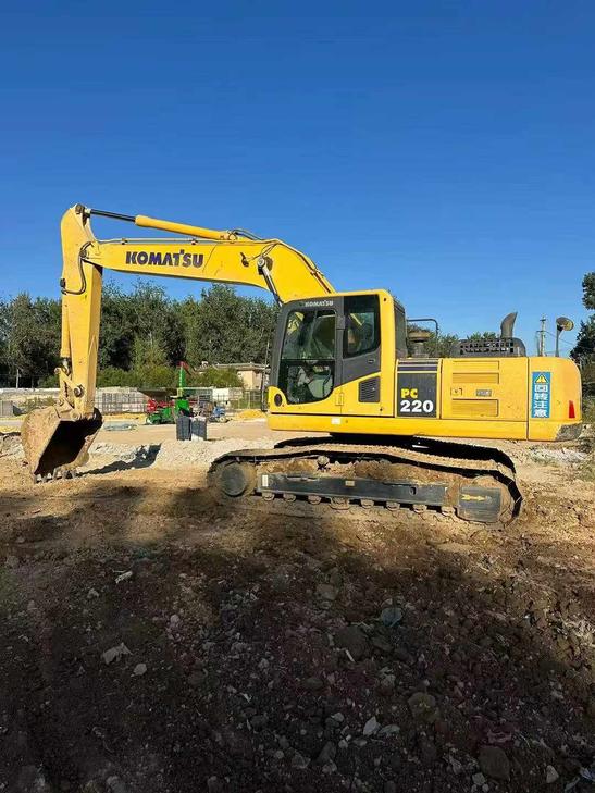 Buy Komatsu PC220 Used Excavator / 1