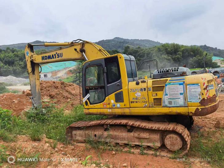 Buy Komatsu PC220-8 Used Excavator / 1