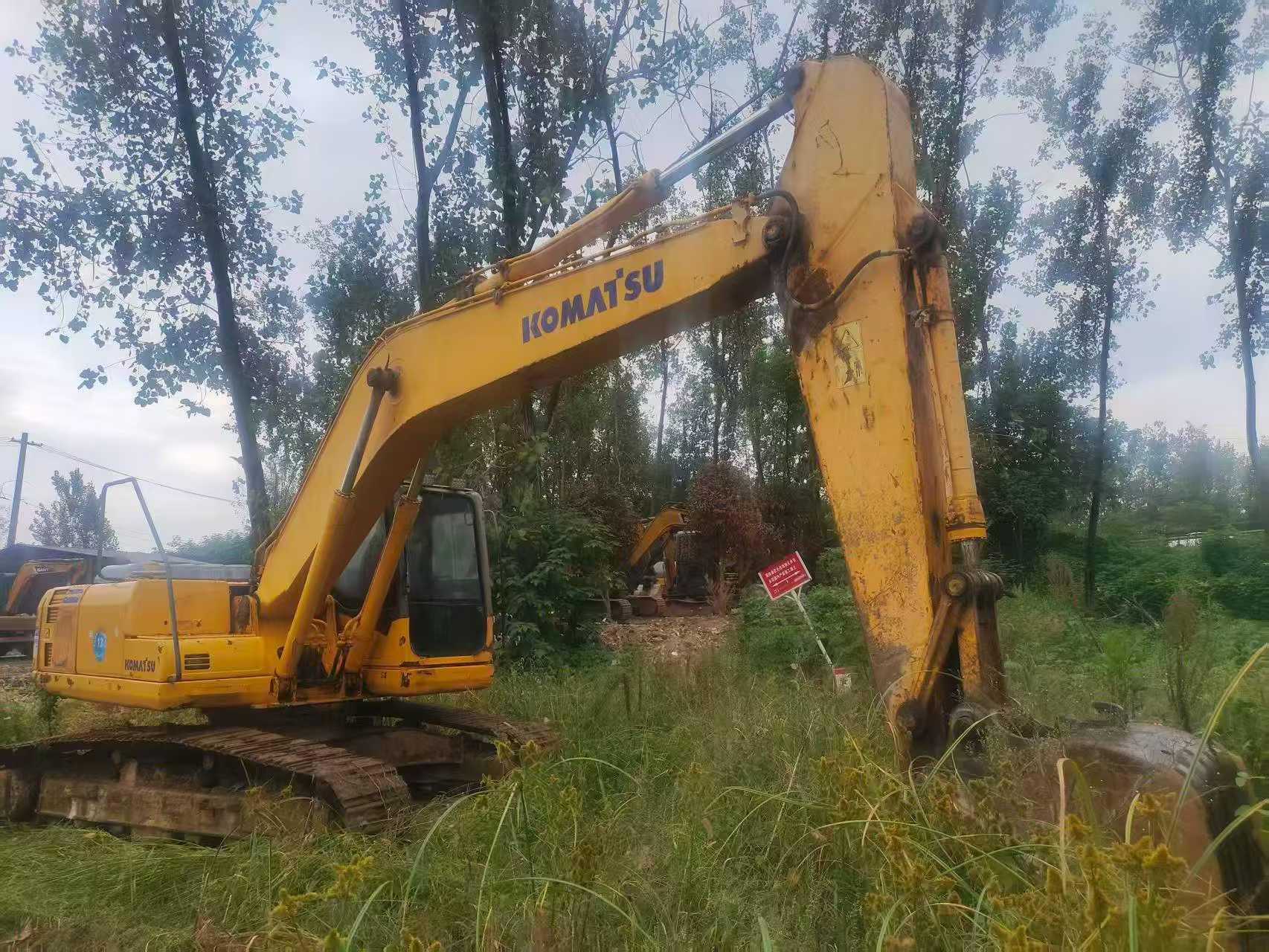 Buy Komatsu PC200-7 Used Excavator / 3