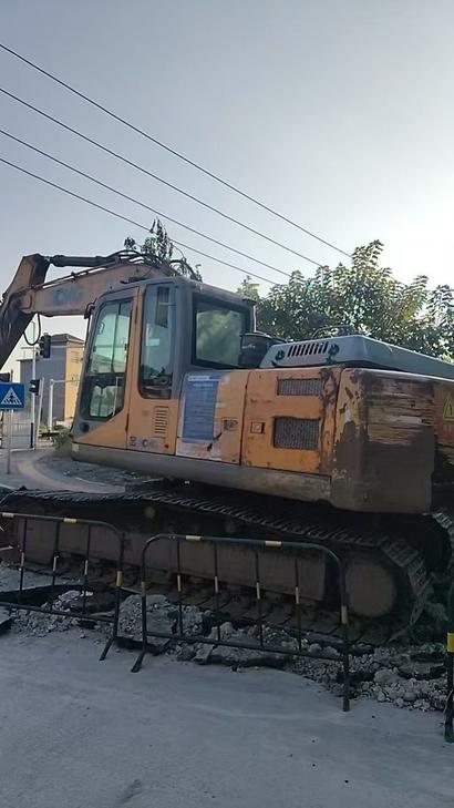 Buy XCMG XE215 Used Excavator / 1