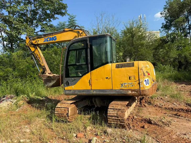 Buy XCMG XE75C Used Excavator / 1