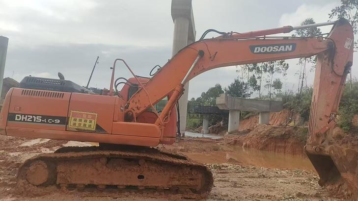 Buy Doosan DH215-7 Used Excavator / 1
