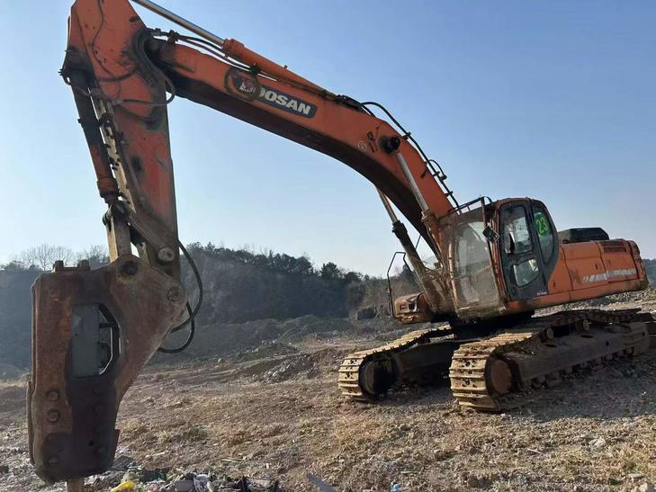 Buy Doosan DX420LC Used Excavator / 1