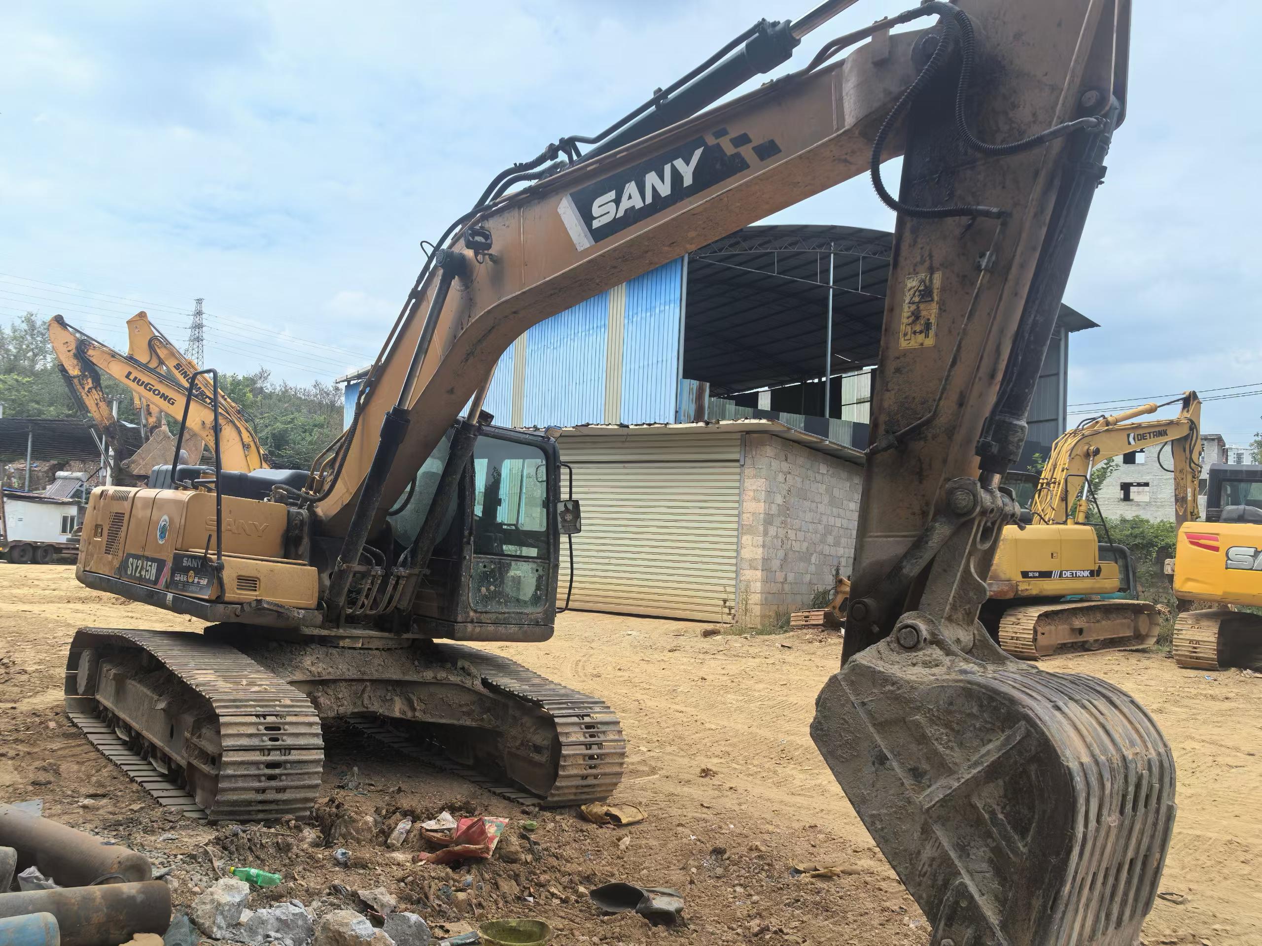 Buy Sany SY215C Used Excavator / 9