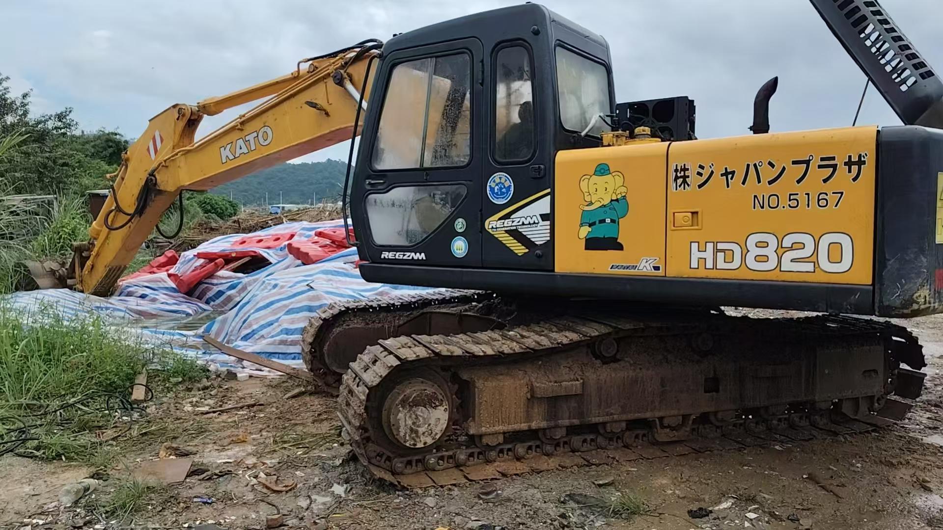 Buy Kato 820-3SP Used Excavator / 2
