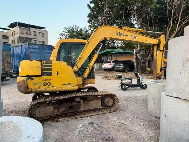 Buy Komatsu PC60-7 Used Excavator / 1