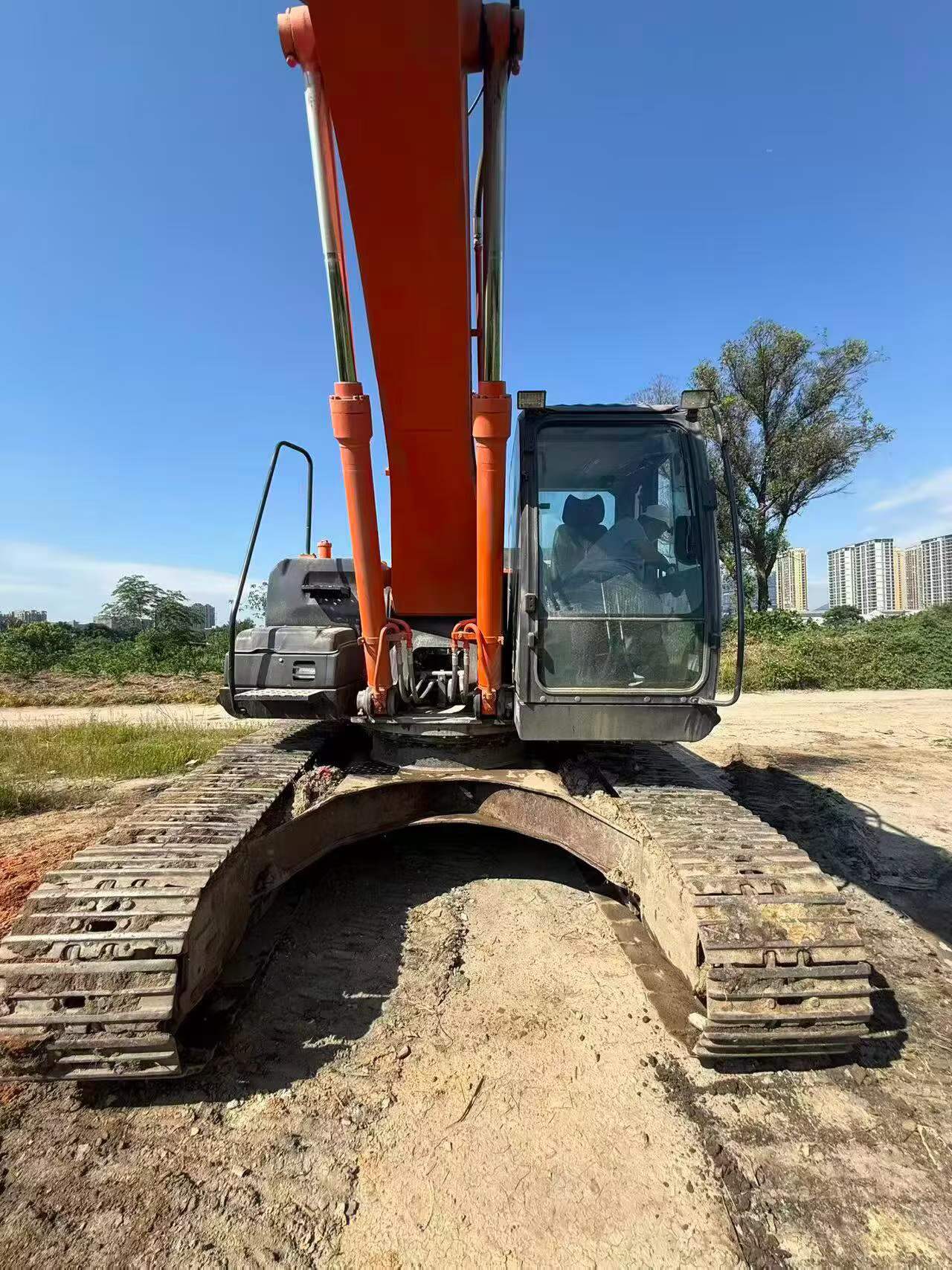 Buy Hitachi ZL210LC-5G Used Excavator / 3