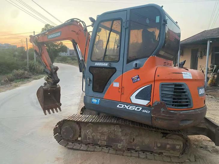 Buy Doosan DX55W Used Excavator / 1
