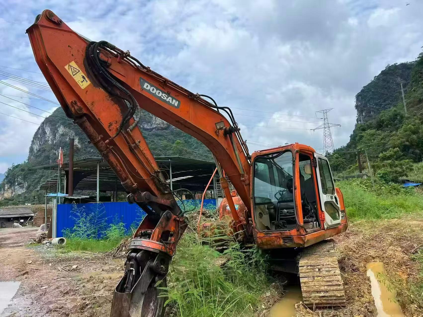 Buy Doosan DH150 Used Excavator / 2