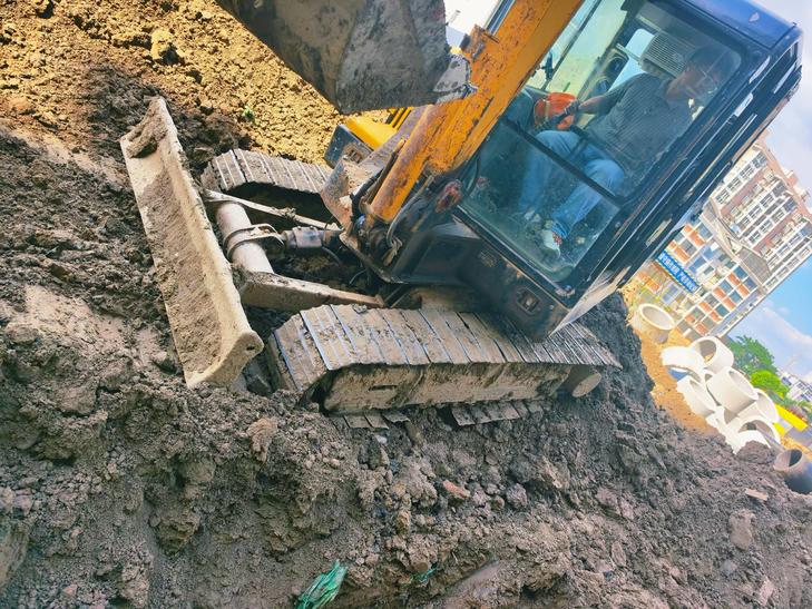 Buy Hyundai HX60 Used Excavator / 1
