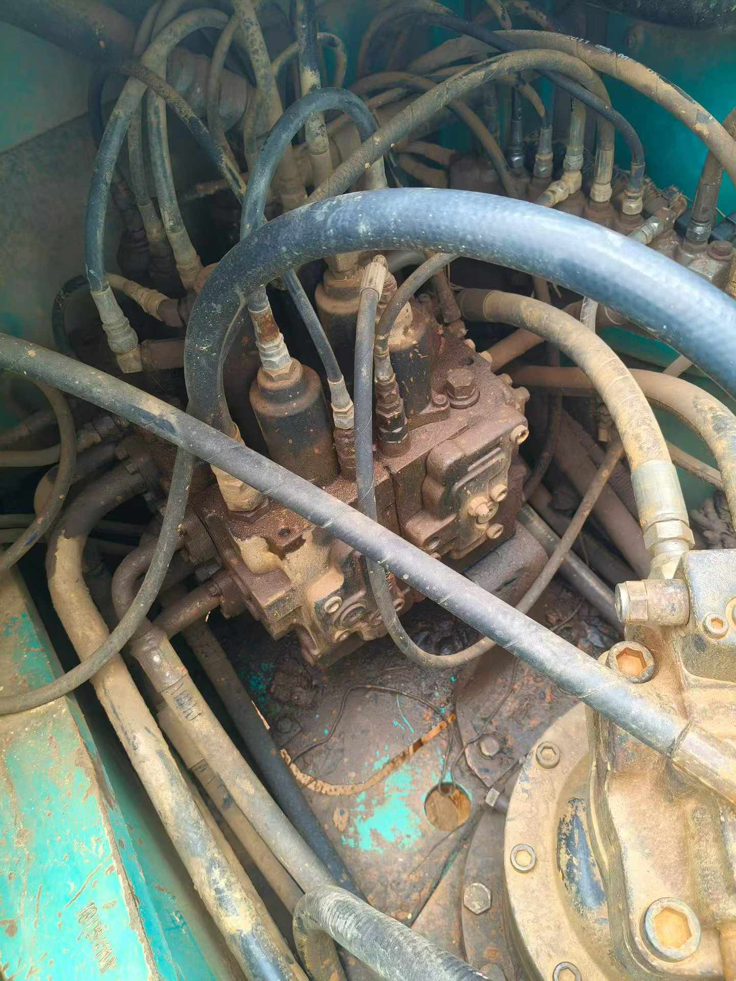 Buy Kobelco SK210 Used Excavator / 4
