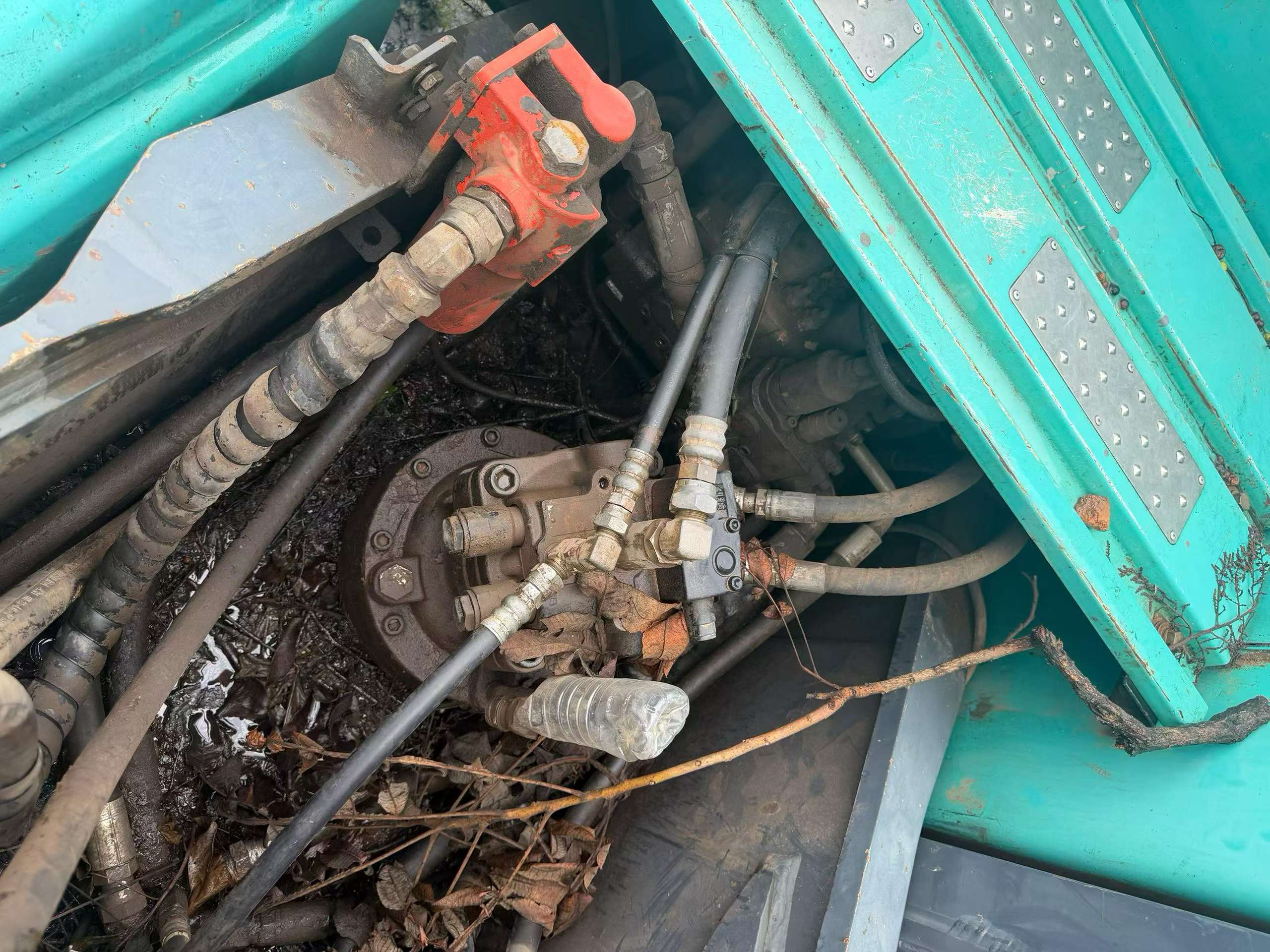Buy Kobelco SK210-6 Used Excavator / 6