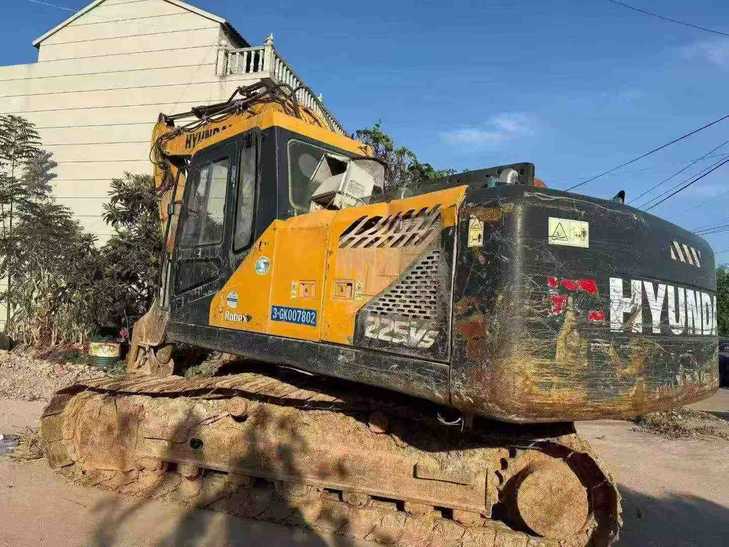Buy Hyundai R215-7 Used Excavator / 1