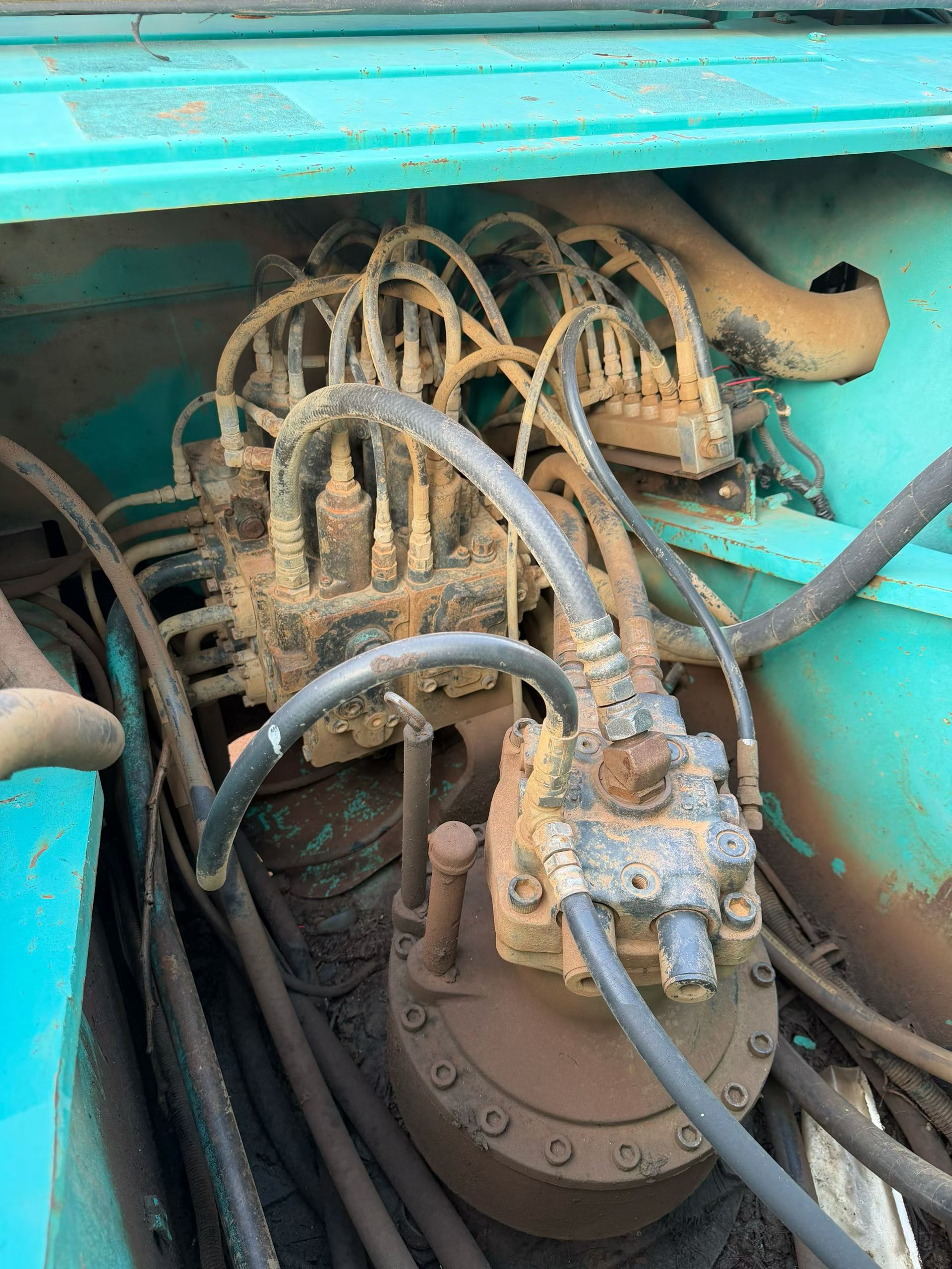 Buy Kobelco SK250 Used Excavator / 3