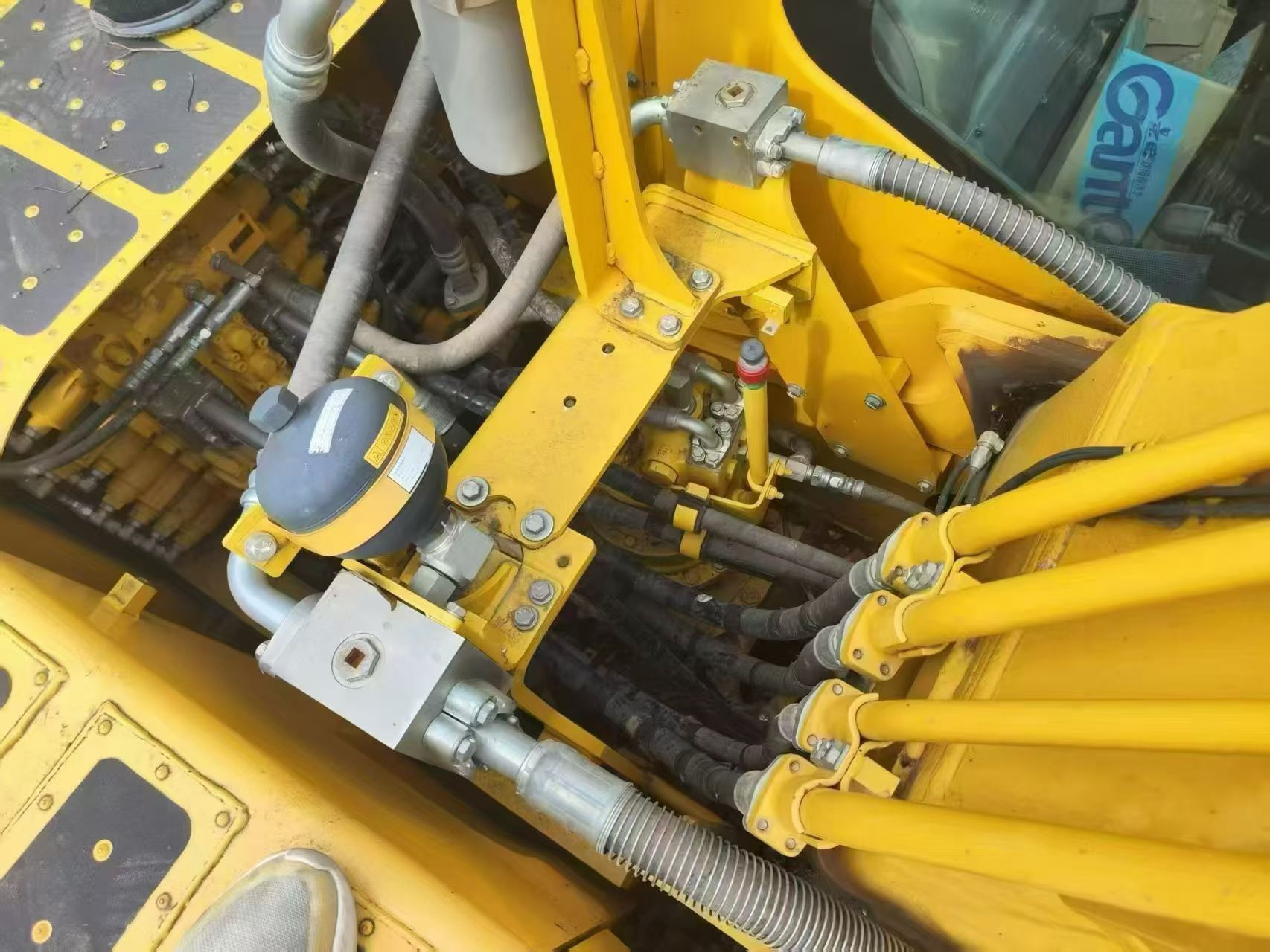 Buy Komatsu PC225LC-11M0 Used Excavator / 3