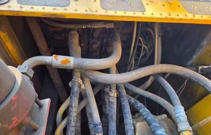 Buy Komatsu PC220-8 Used Excavator / 1