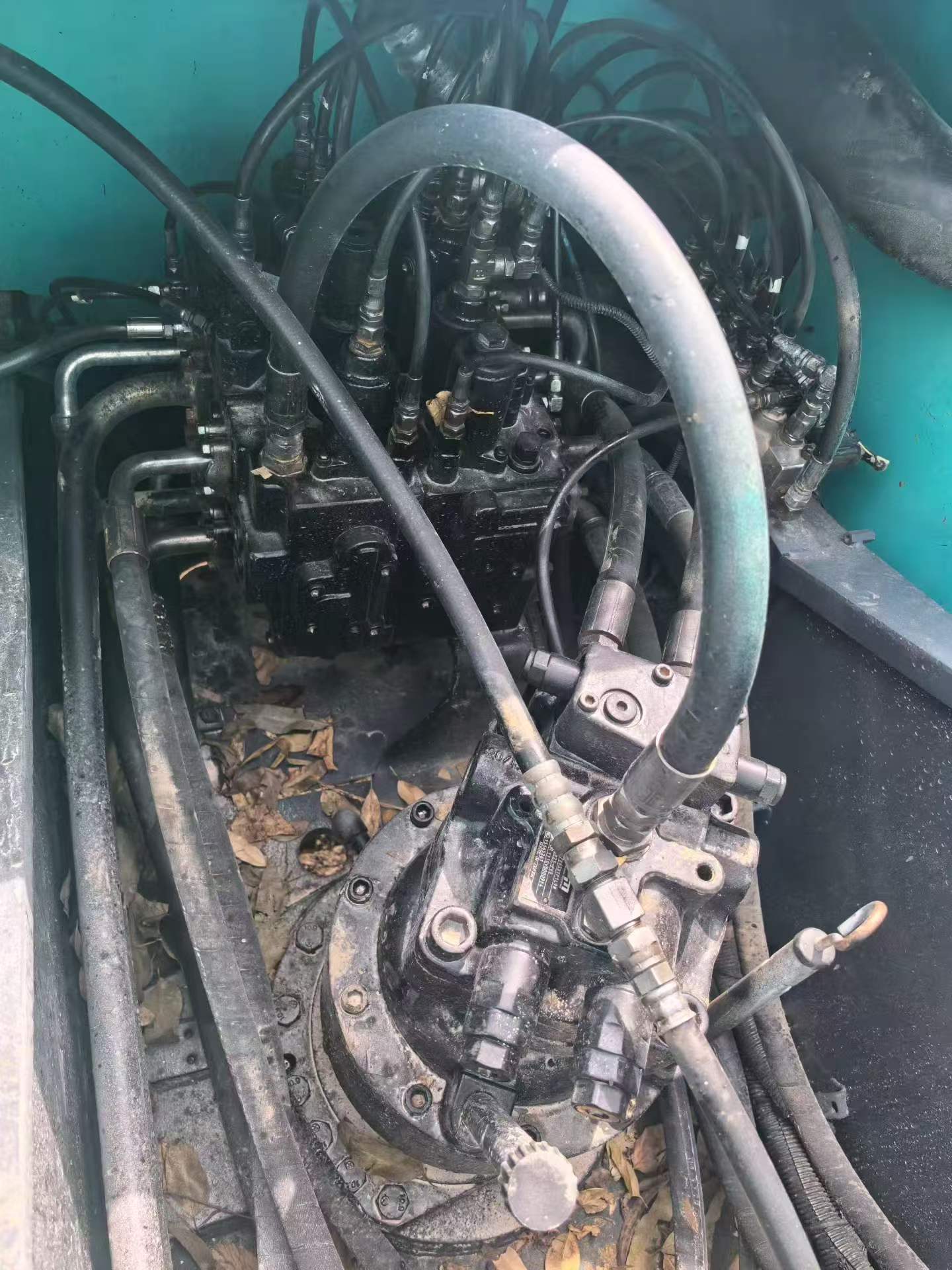 Buy Kobelco SK200 Used Excavator / 3