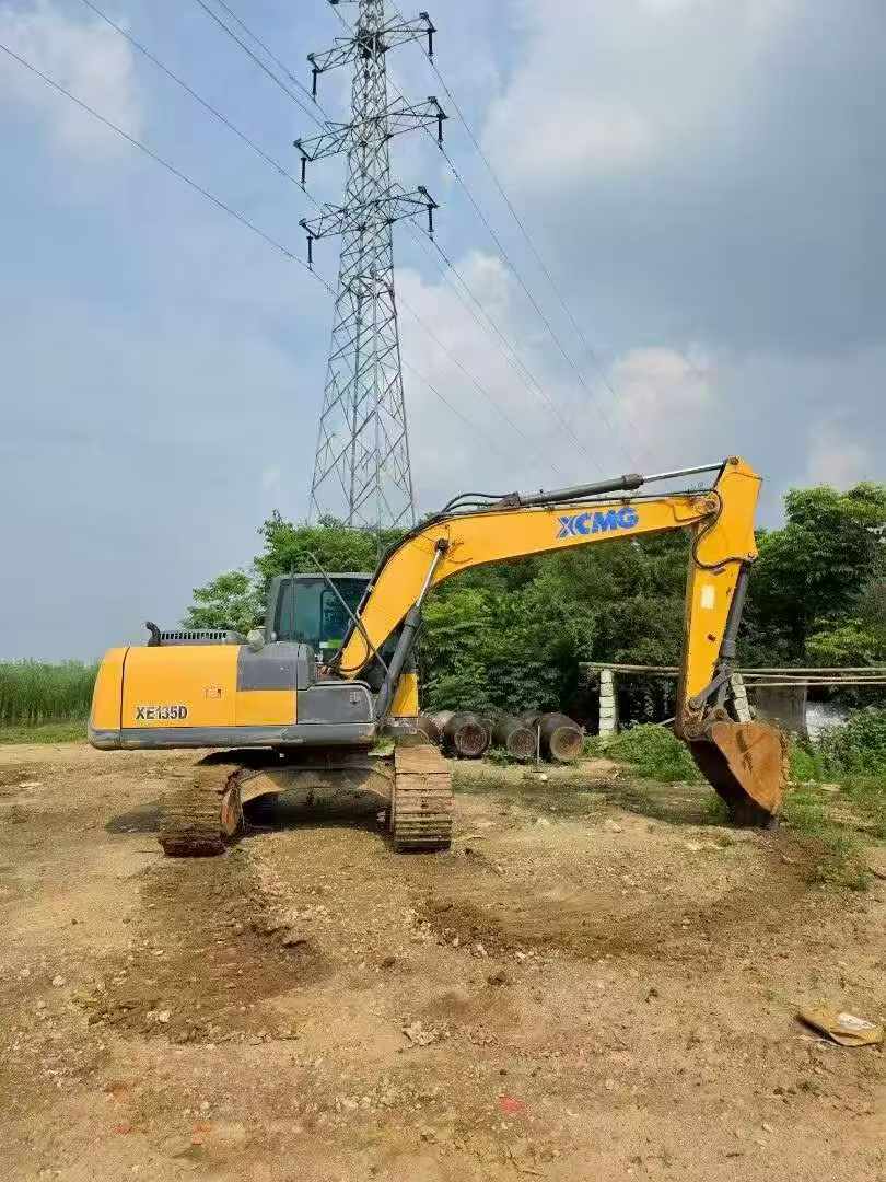 Buy XCMG XE135B Used Excavator / 2