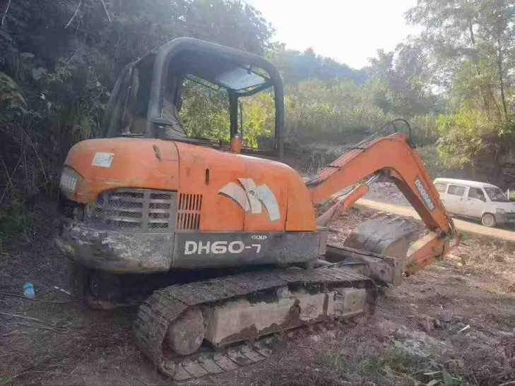 Buy Doosan DH60 Used Excavator / 1