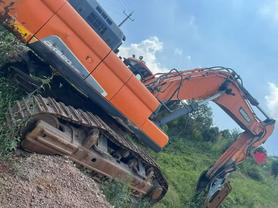 Buy Doosan DX520LC Used Excavator / 4 Buy Doosan DX520LC Used Excavator / 4