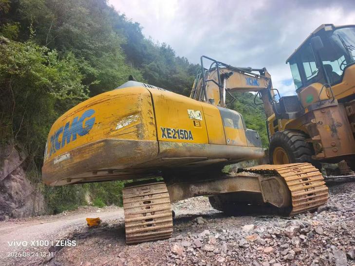 Buy XCMG XE205DA Used Excavator / 1