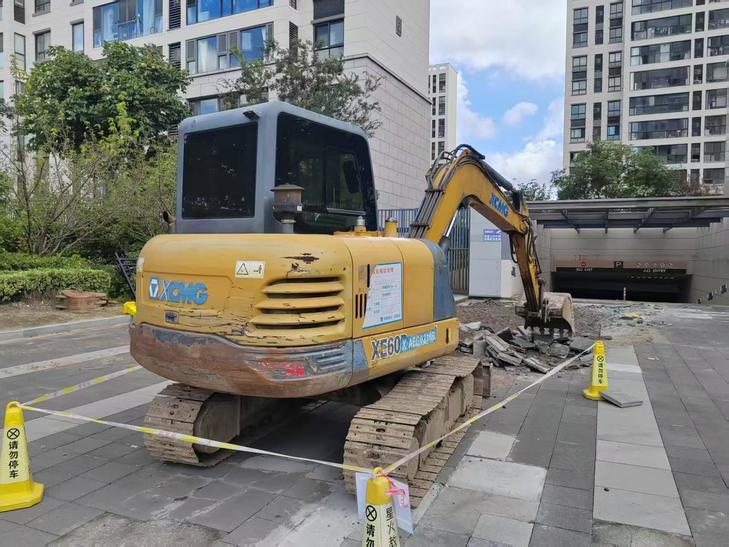 Buy XCMG XE60 Used Excavator / 1