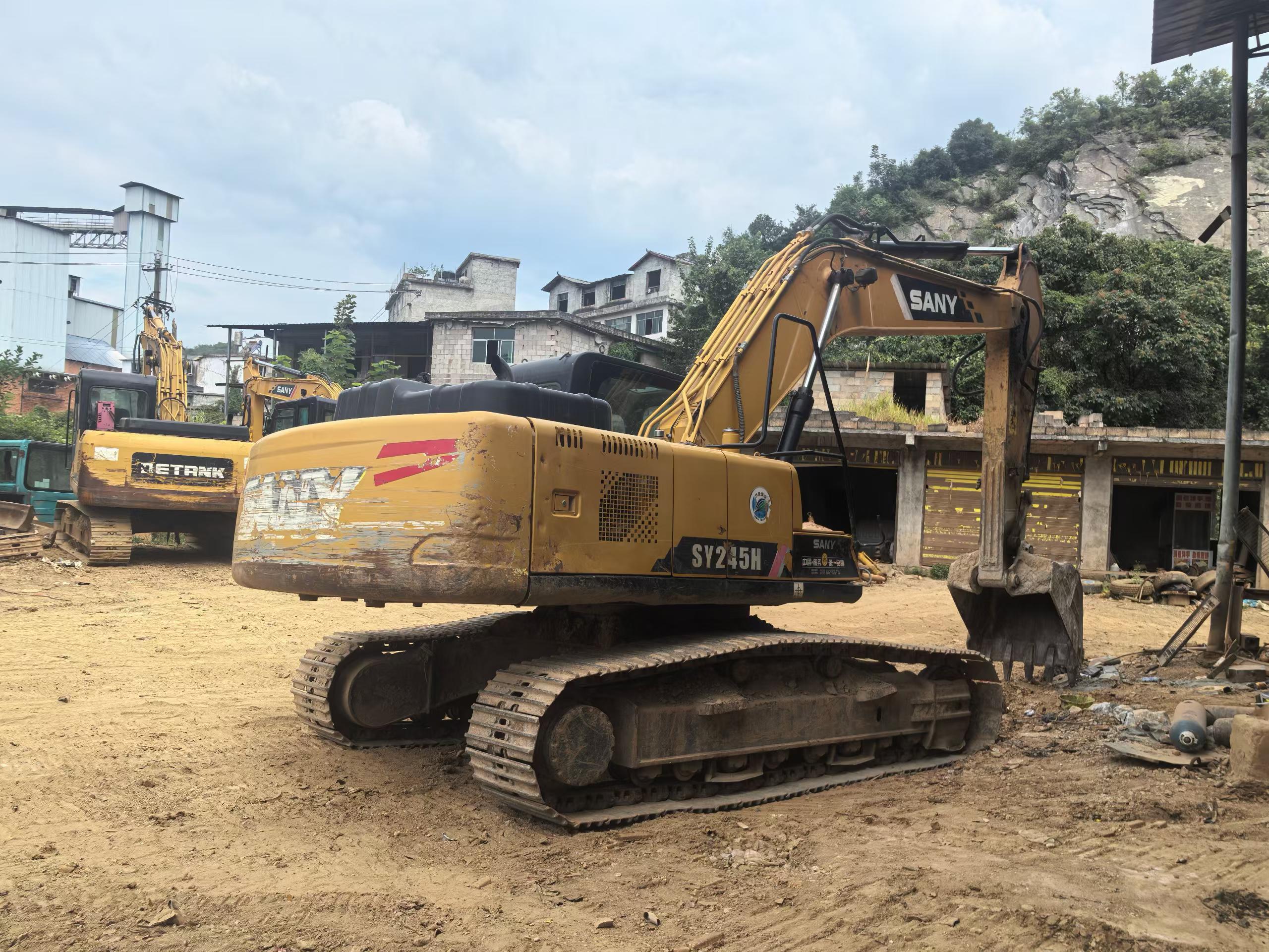 Buy Sany SY215C Used Excavator / 8