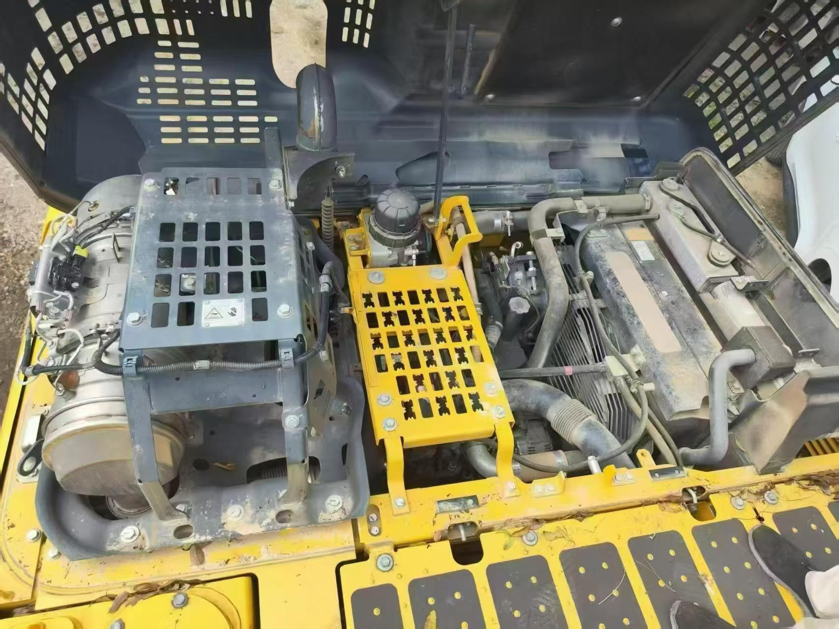 Buy Komatsu PC225LC-11M0 Used Excavator / 6