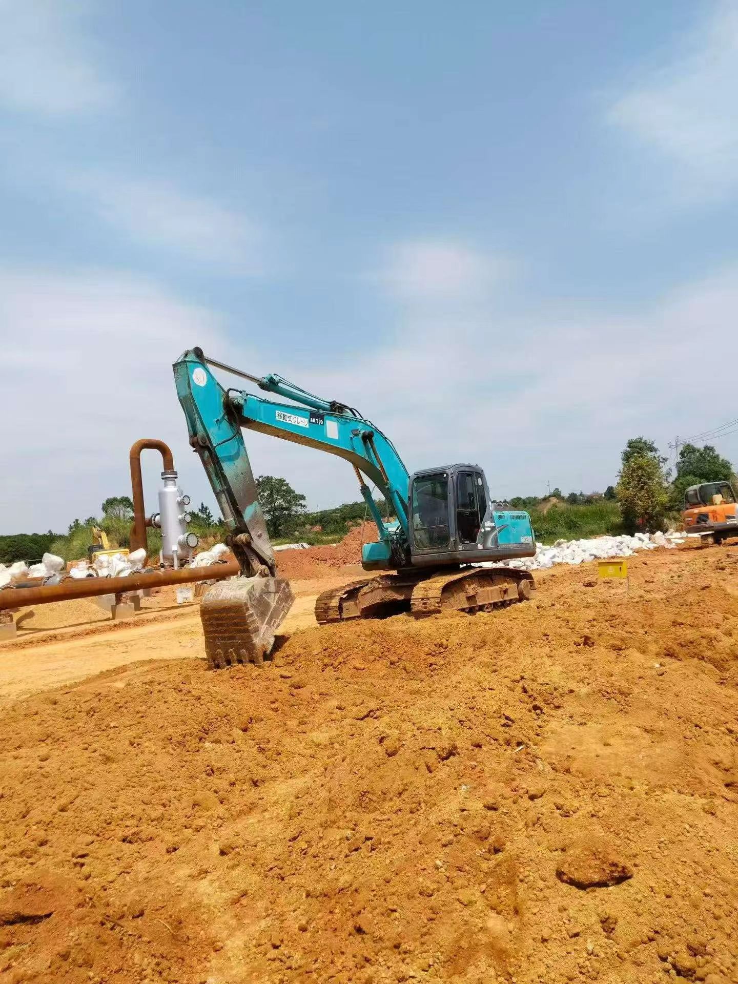 Buy Kobelco SK200-2 Used Excavator / 8