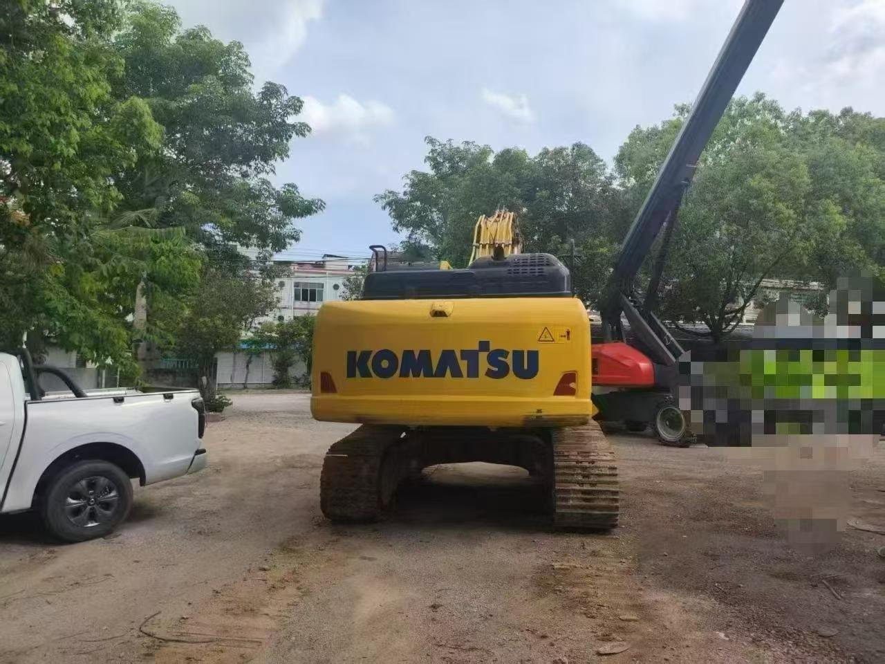 Buy Komatsu PC225LC-11M0 Used Excavator / 5
