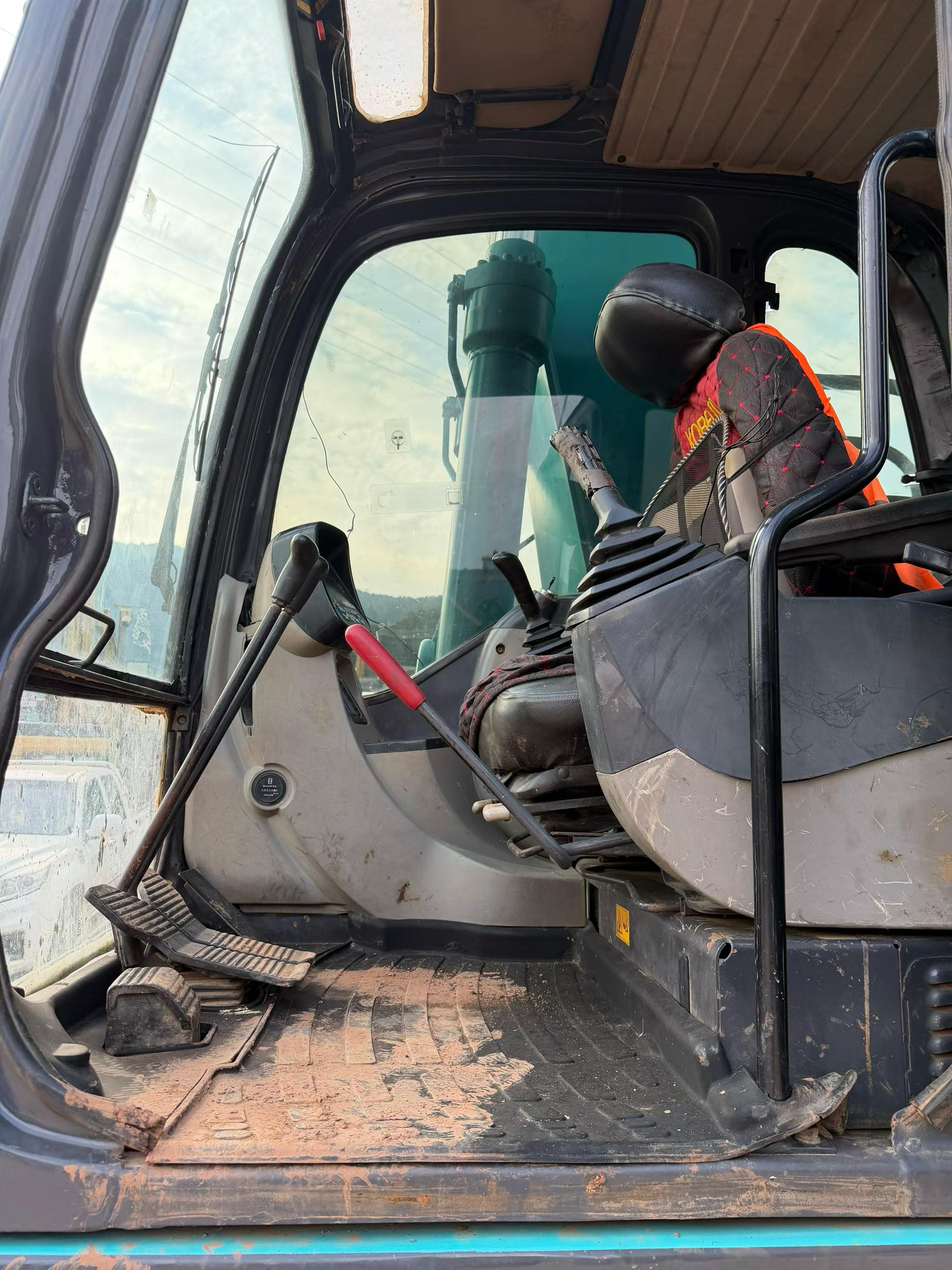 Buy Kobelco SK250 Used Excavator / 4