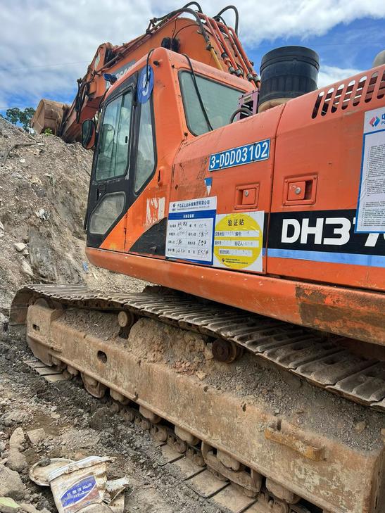 Buy Doosan DH300-7 Used Excavator / 1
