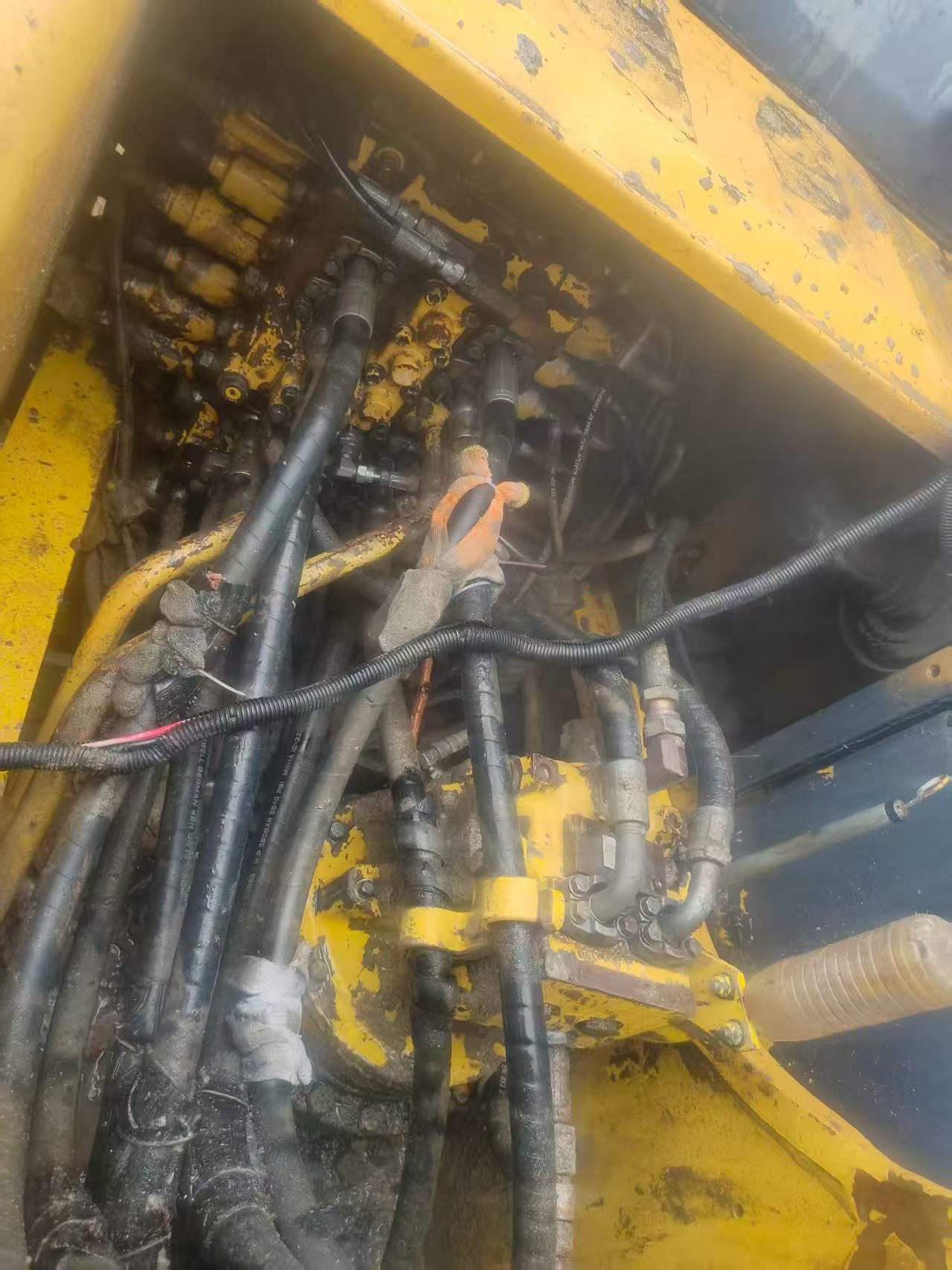 Buy Komatsu PC200-7 Used Excavator / 4