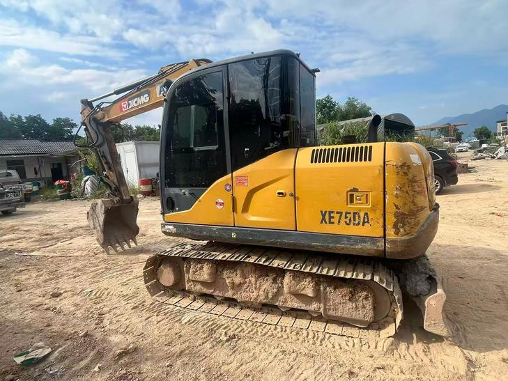 Buy XCMG XE75C Used Excavator / 1