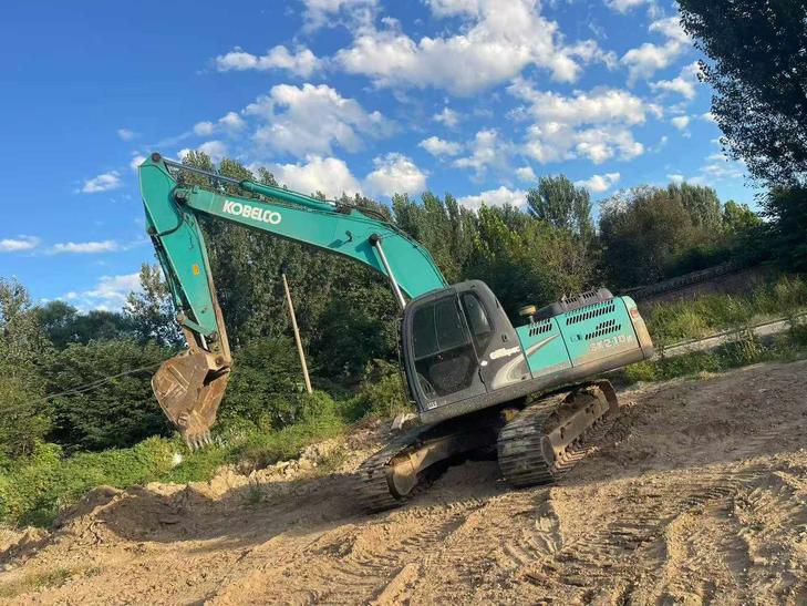 Buy Kobelco SK210 Used Excavator / 1
