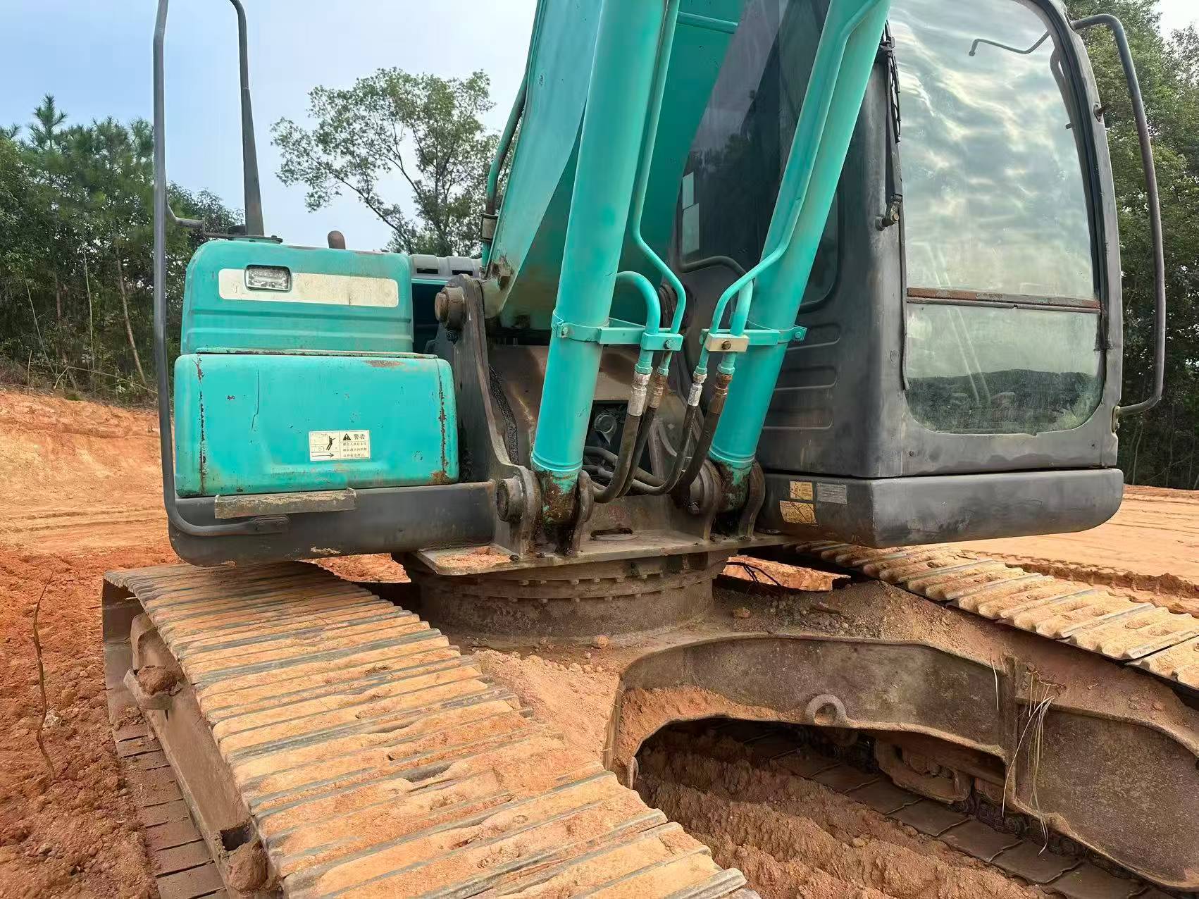 Buy Kobelco SK200 Used Excavator / 4