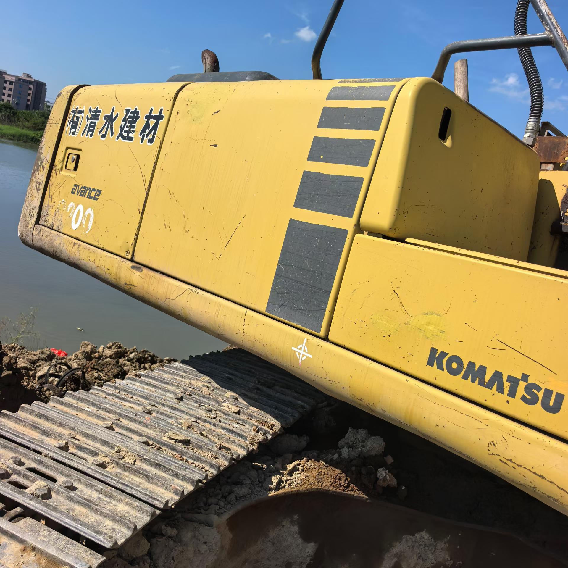 Buy Komatsu PC200-6 Used Excavator / 2