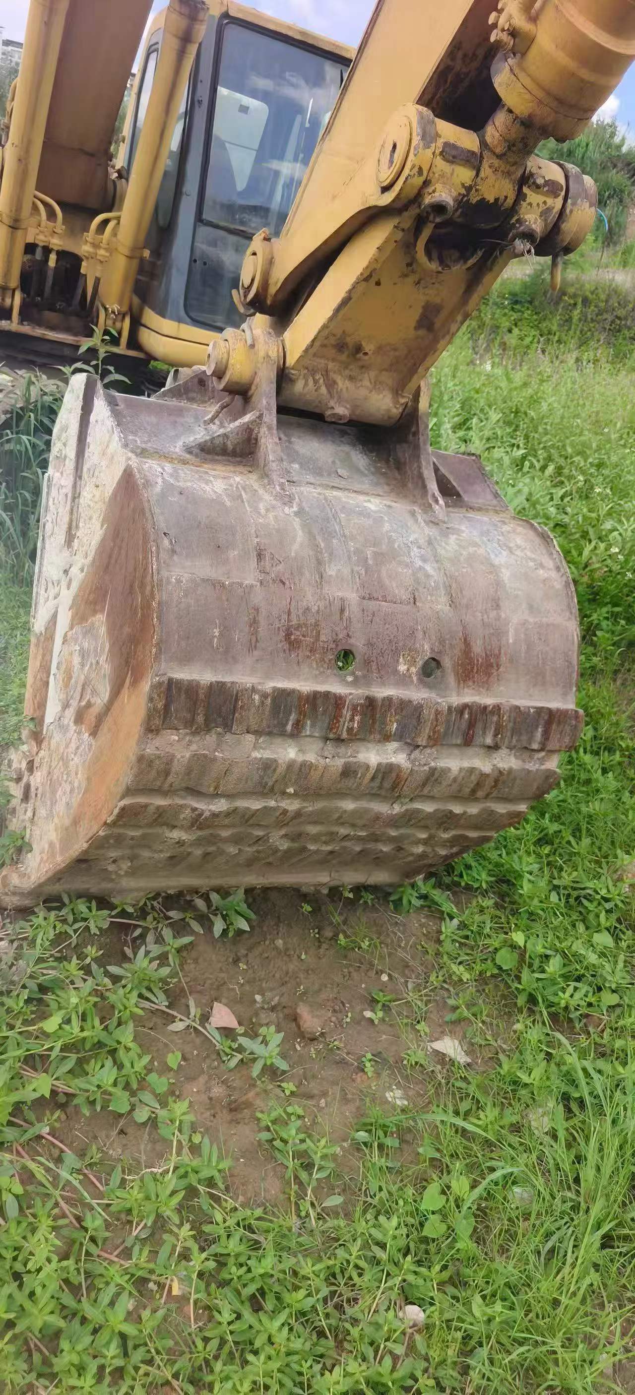 Buy Komatsu PC200-6E Used Excavator / 7