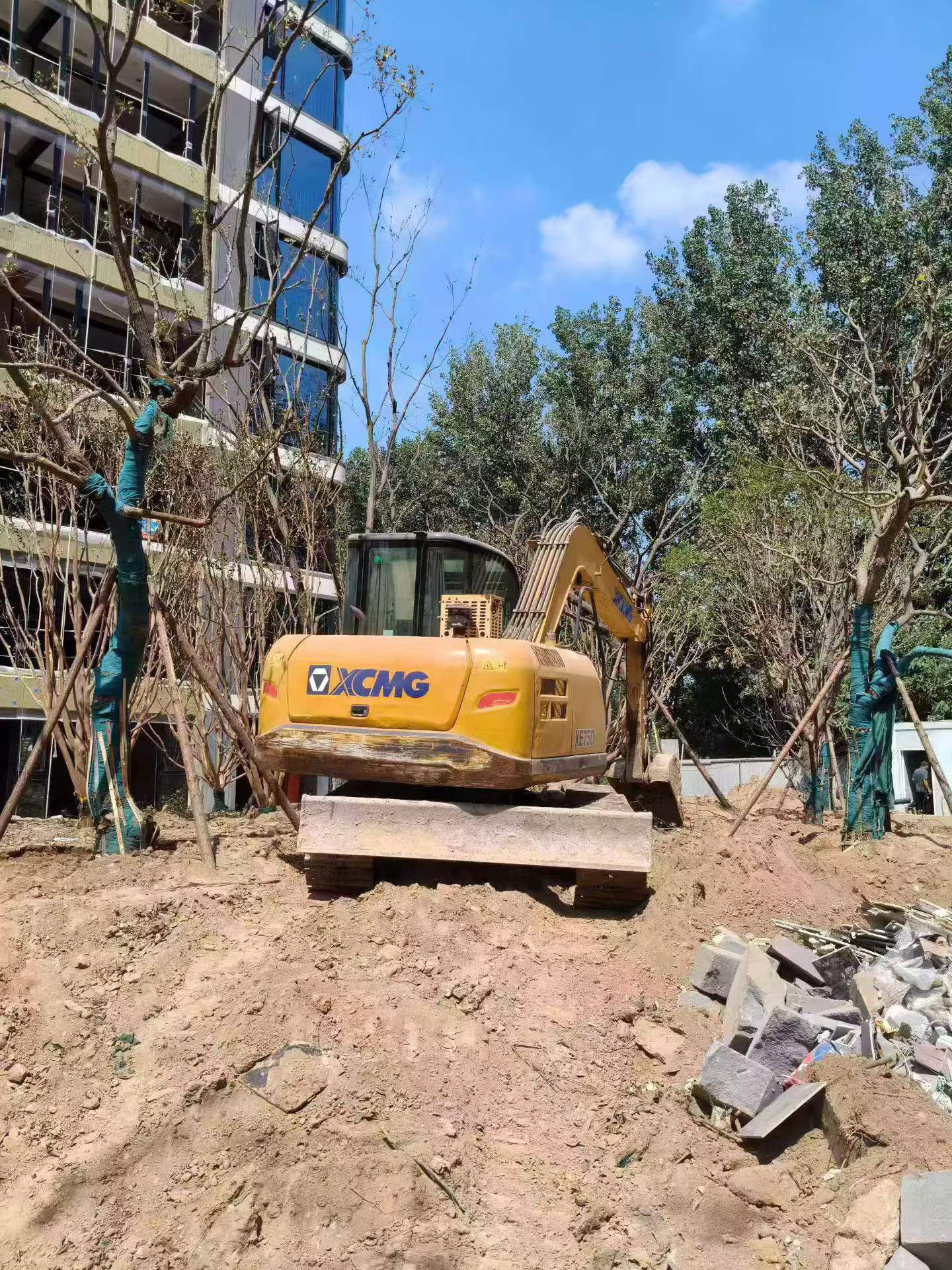 Buy XCMG XE75C Used Excavator / 2
