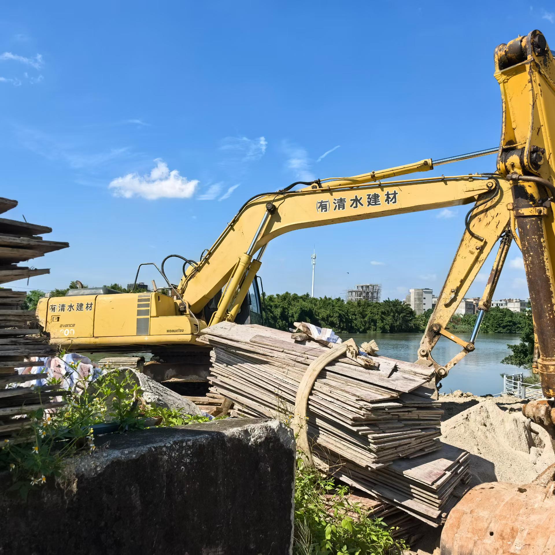 Buy Komatsu PC200-6 Used Excavator / 4