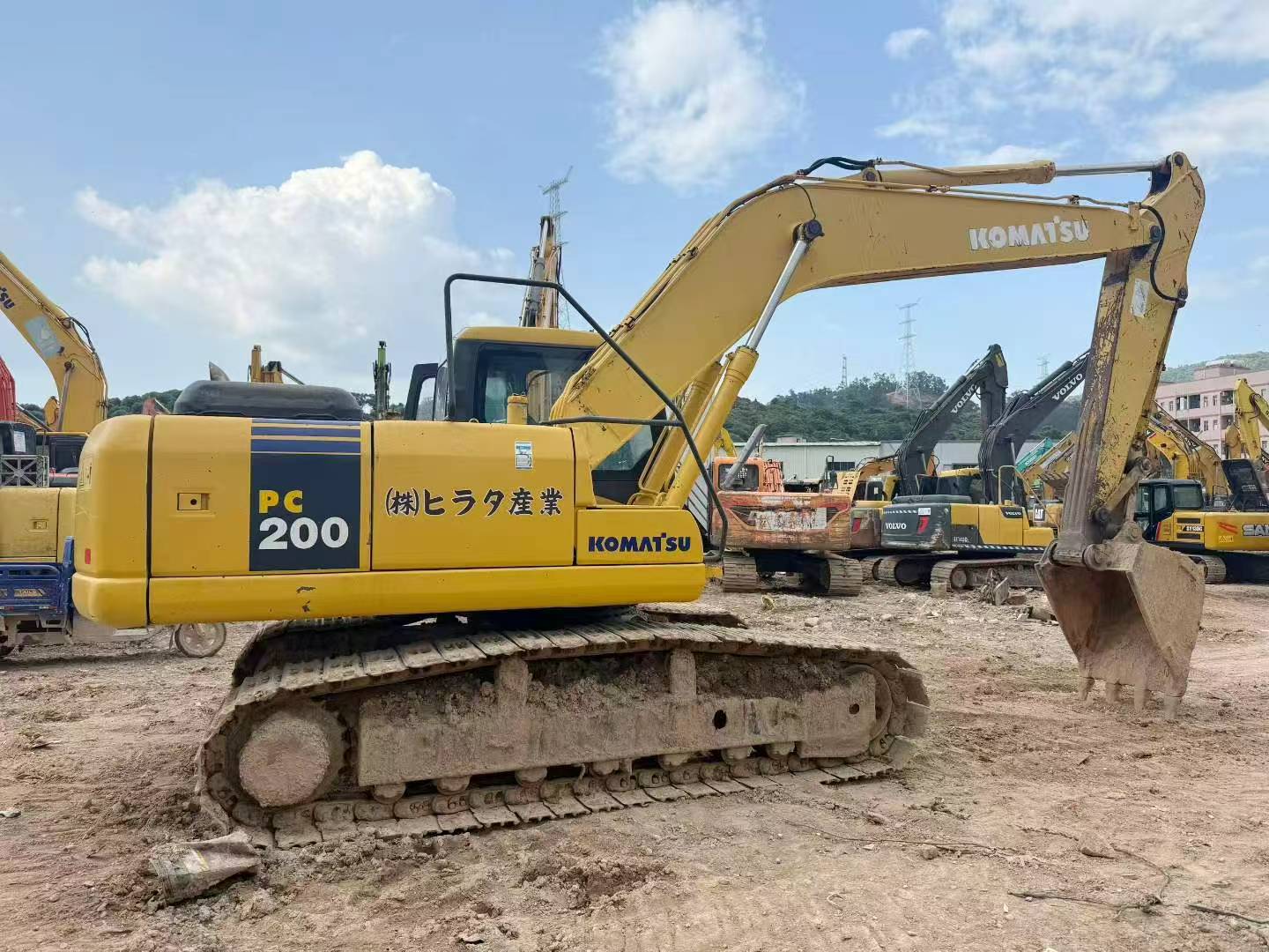 Buy Komatsu PC200-7 Used Excavator / 2