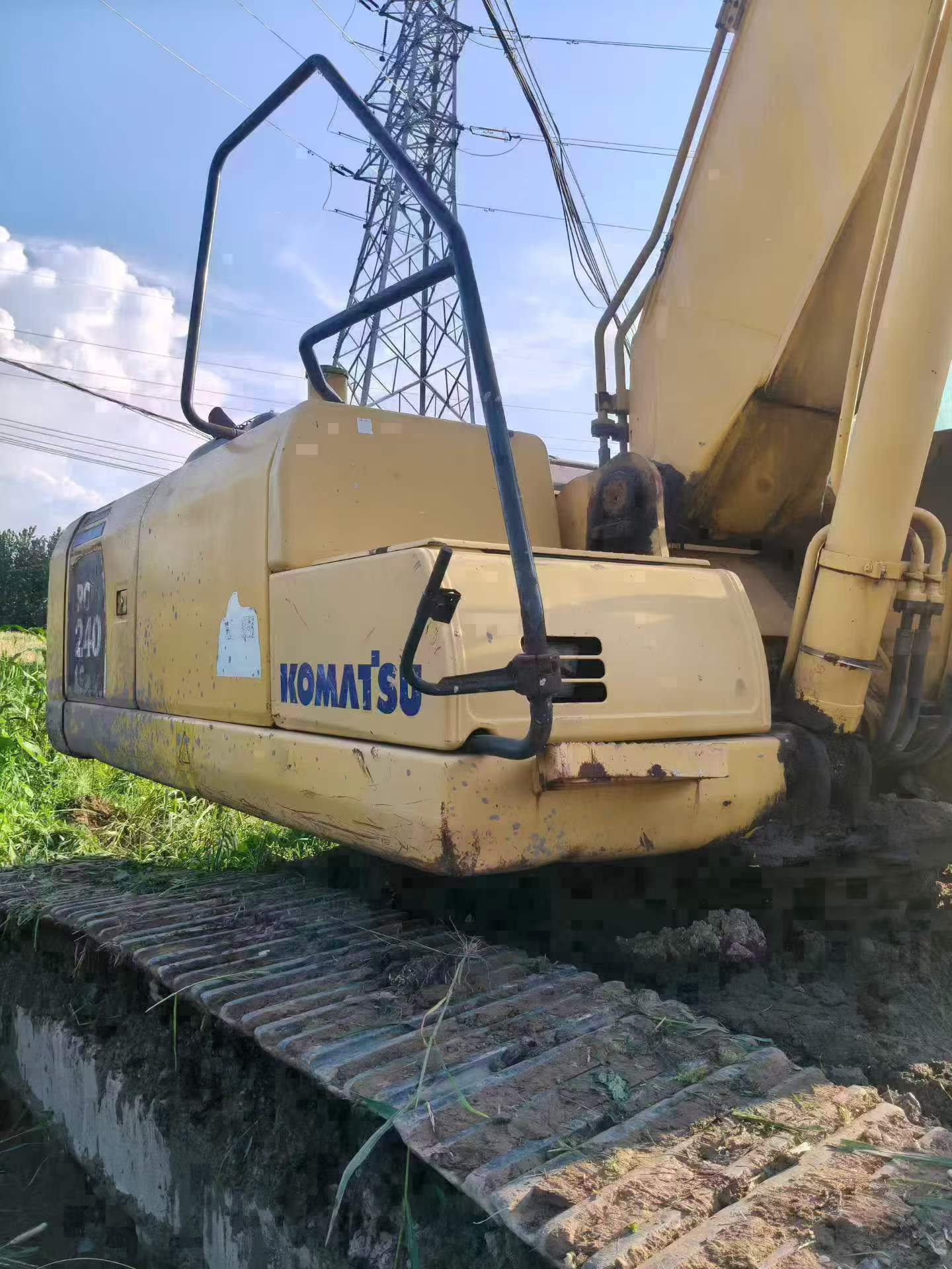 Buy Komatsu PC240-6 Used Excavator / 2