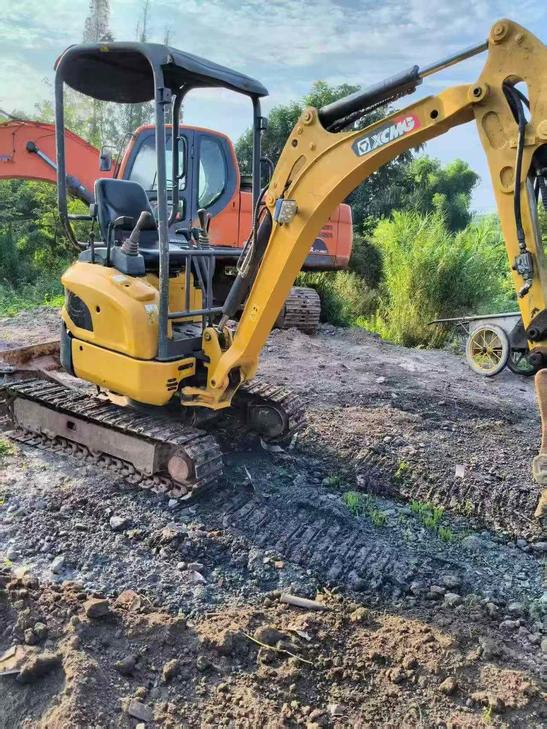 Buy XCMG XE15 Used Excavator / 1
