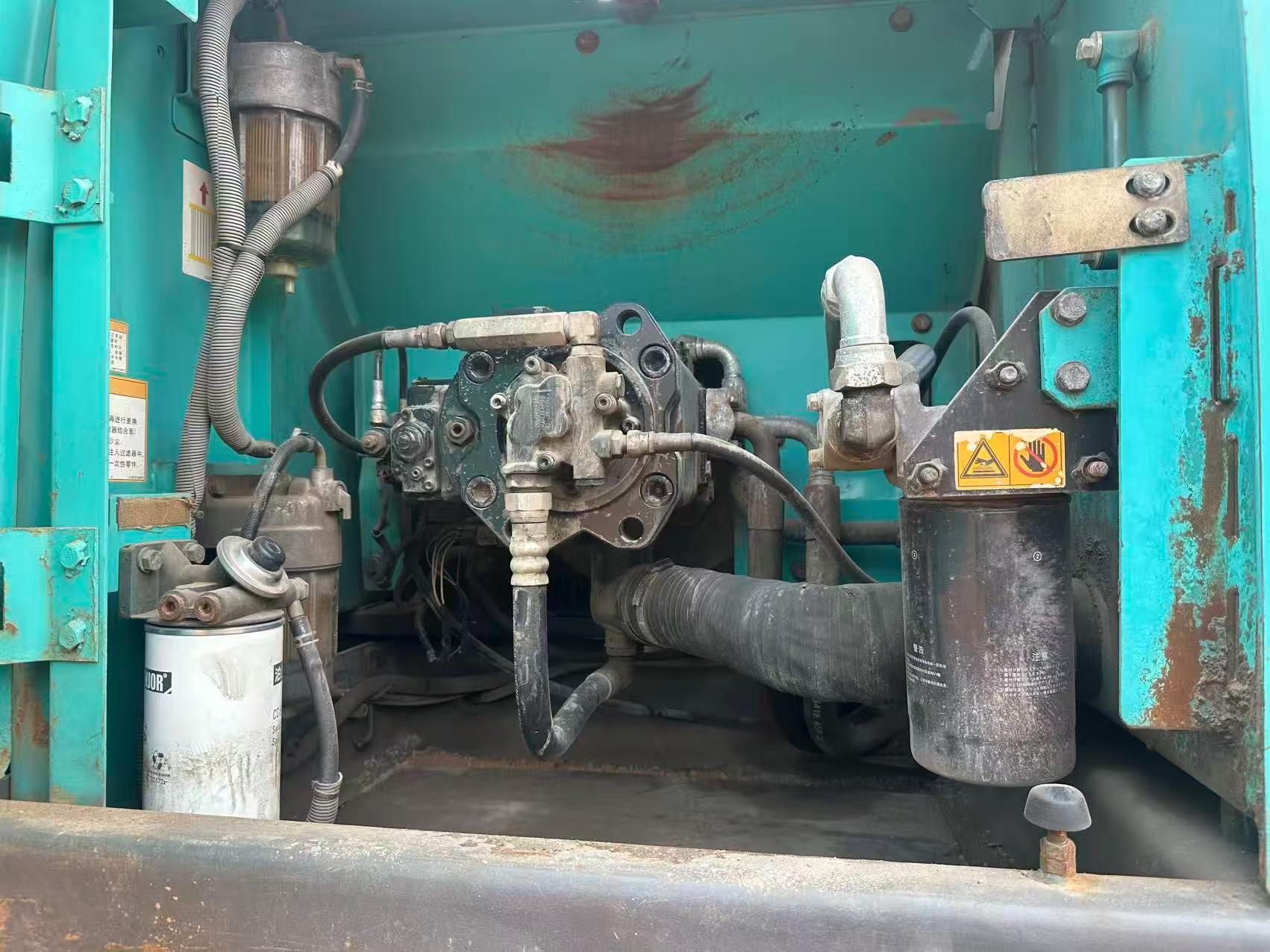 Buy Kobelco SK200 Used Excavator / 6