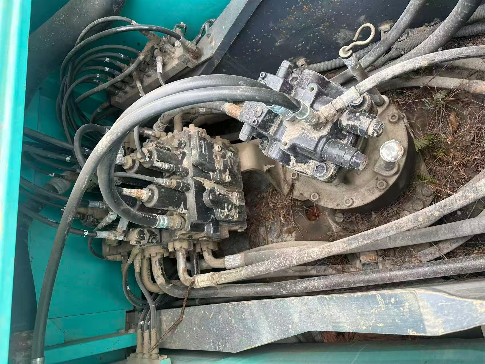 Buy Kobelco SK200 Used Excavator / 7