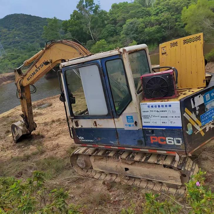 Buy Komatsu PC60-6 Used Excavator / 1