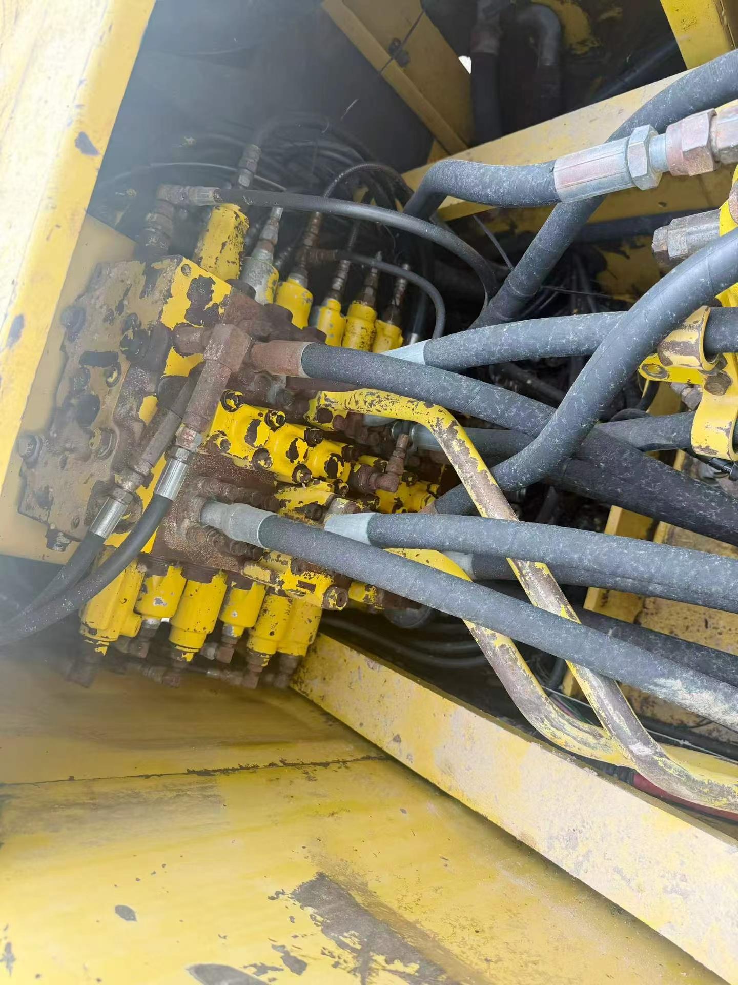 Buy Komatsu PC200-7 Used Excavator / 4