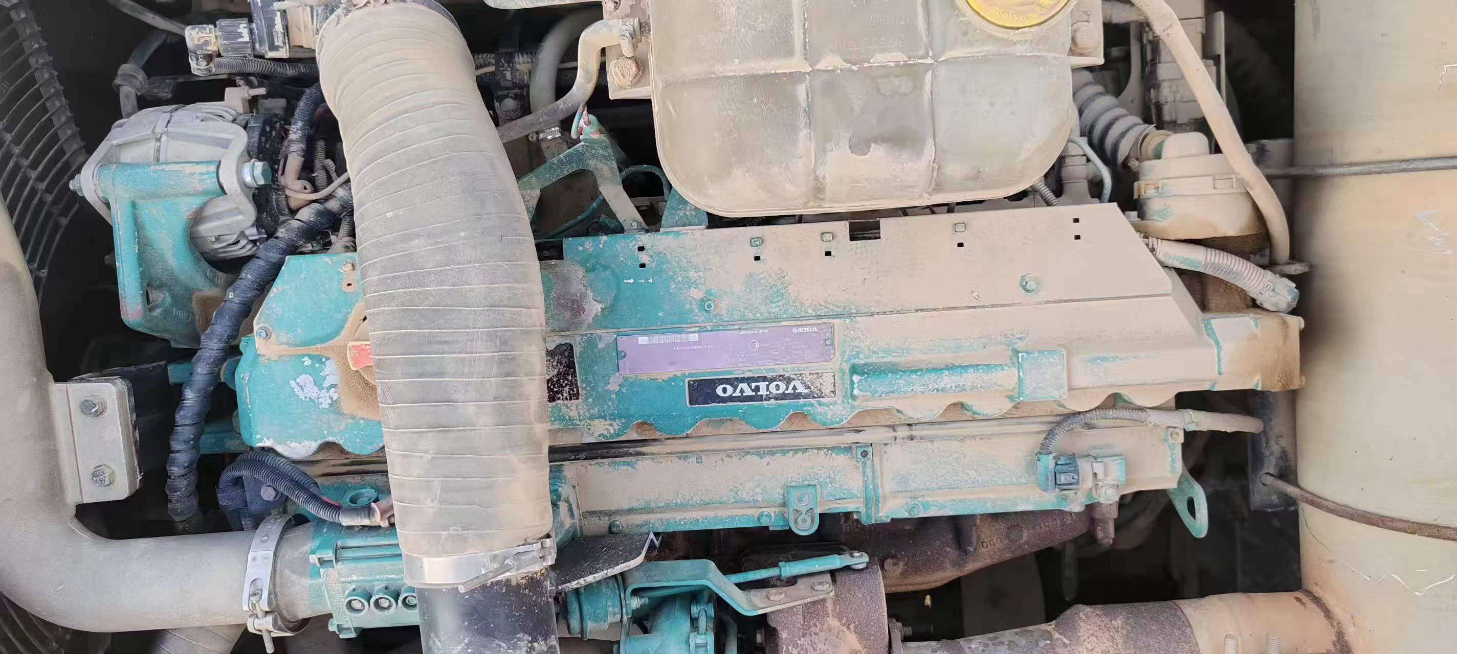 Buy Volvo L250G Used Excavator / 4